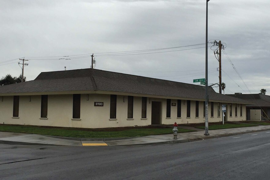5180 N Fresno St, Fresno, CA à louer - Photo du bâtiment - Image 2 de 12