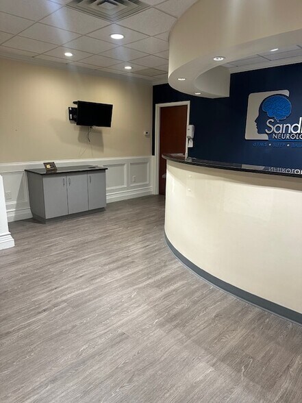 251 Keisler Dr, Cary, NC à vendre - Photo intérieure - Image 2 de 15