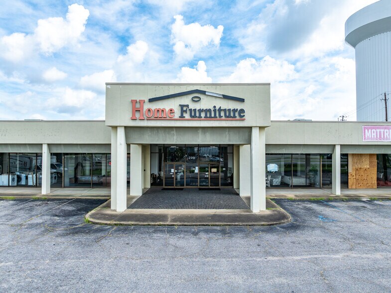 2251 E South Blvd, Montgomery, AL à louer - Photo du bâtiment - Image 2 de 14
