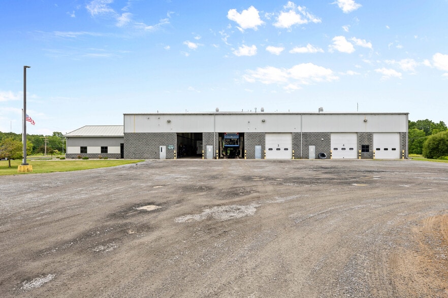 2926 Lakeville Rd, Avon, NY à louer - Photo du bâtiment - Image 2 de 5