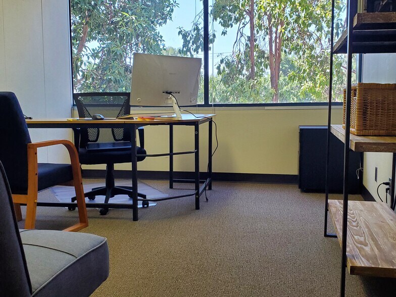 517 N Mountain Ave, Upland, CA à louer - Photo intérieure - Image 2 de 22