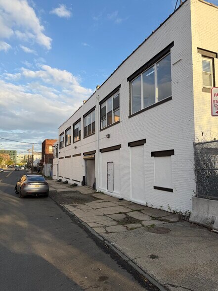 60 Dickerson St, Newark, NJ à louer - Photo du bâtiment - Image 2 de 76