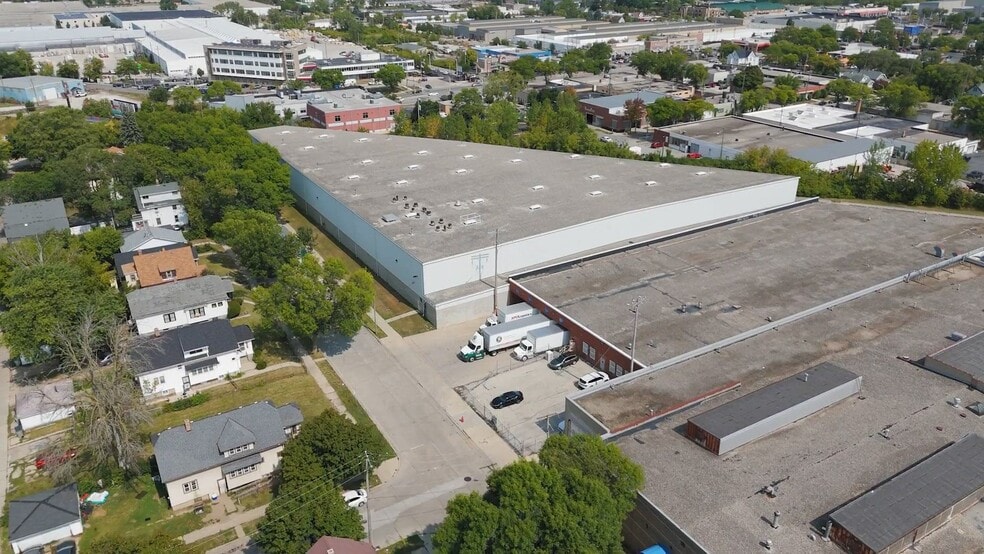 3832 N 3rd St, Milwaukee, WI for lease - Commercial Listing Video - Image 2 of 7