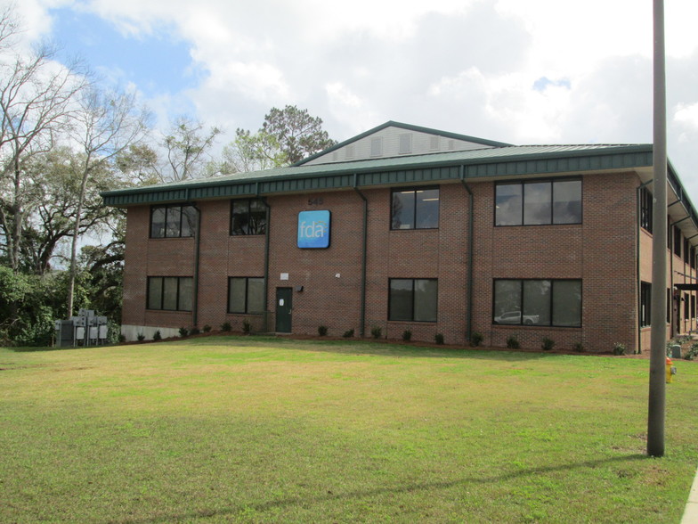 545 John Knox Rd, Tallahassee, FL à louer - Photo du bâtiment - Image 2 de 9