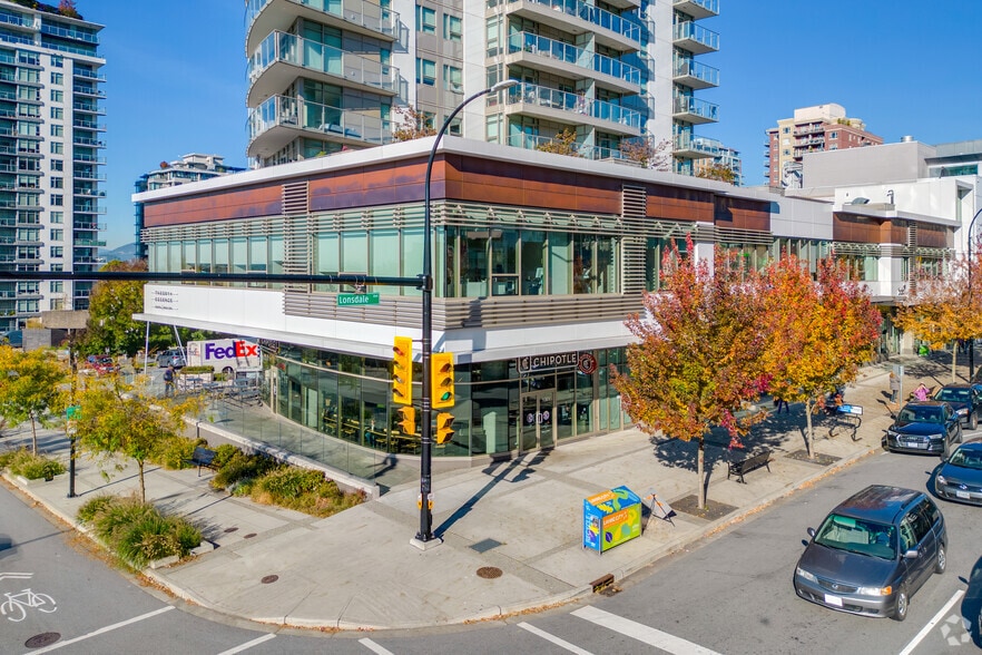 108 13th St W, North Vancouver, BC for lease - Primary Photo - Image 1 of 6