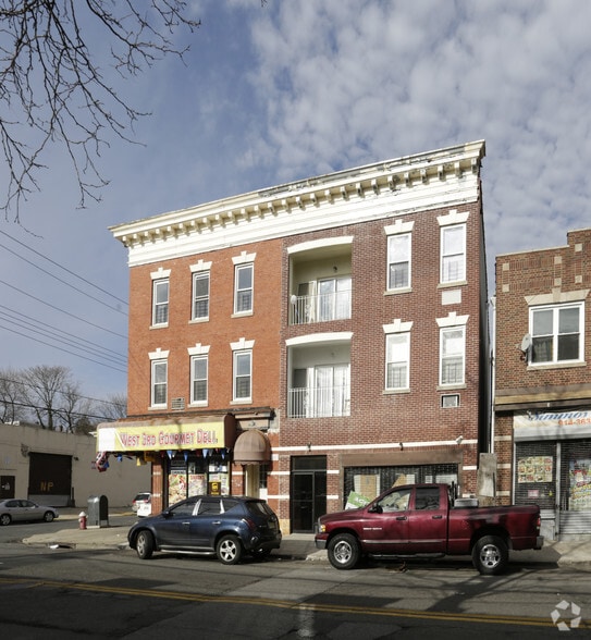 213-215 W 3rd St, Mount Vernon, NY for sale - Building Photo - Image 2 of 6