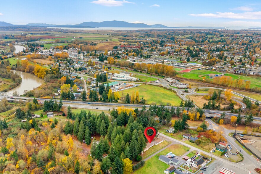 5942 Portal Way, Ferndale, WA à louer - Photo du bâtiment - Image 2 de 24