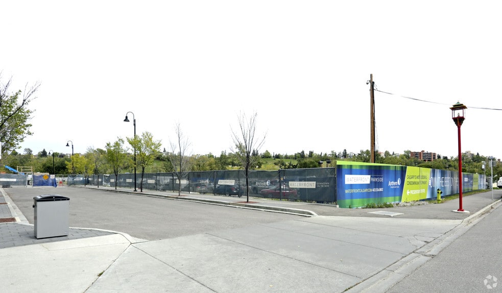 216 Riverfront Av SW, Calgary, AB à louer - Photo du bâtiment - Image 2 de 2