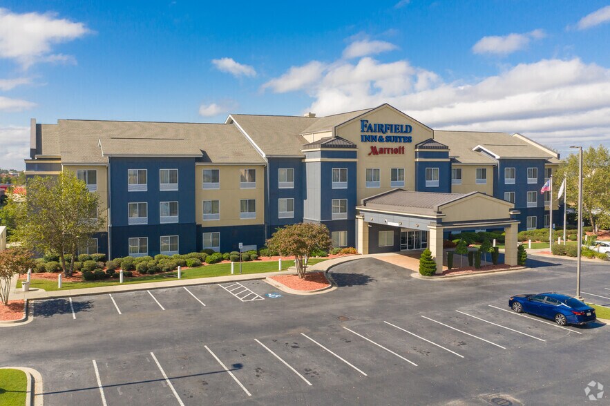 221 Margie Dr, Warner Robins, GA à vendre - Photo principale - Image 1 de 1