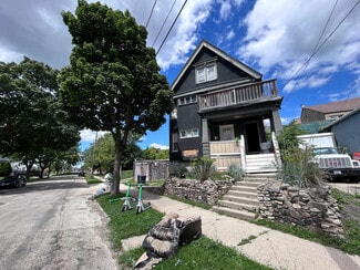 More details for 3746 W Sarnow St, Milwaukee, WI - Multifamily for Sale