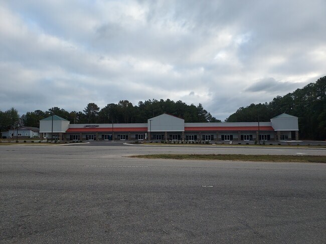 Plus de détails pour 8100 Fayetteville Rd, Raeford, NC - Commerce de détail à louer