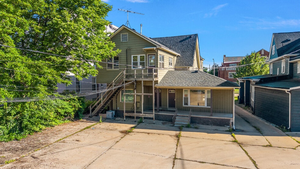 111 Cass Ave, Mount Clemens, MI for sale - Building Photo - Image 2 of 10