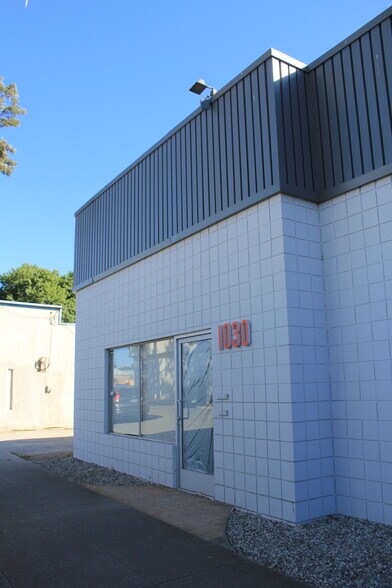 1030 W 2nd St, Pomona, CA à louer - Photo du bâtiment - Image 3 de 10
