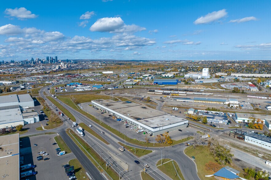 2624 54th Ave SE, Calgary, AB à louer - Aérien - Image 3 de 6