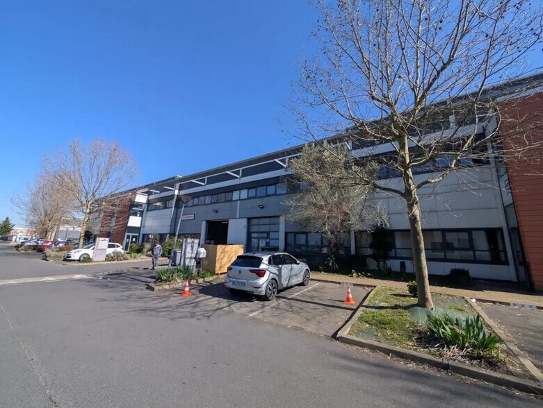 101 Avenue Louis Roche, Gennevilliers for lease - Building Photo - Image 1 of 1