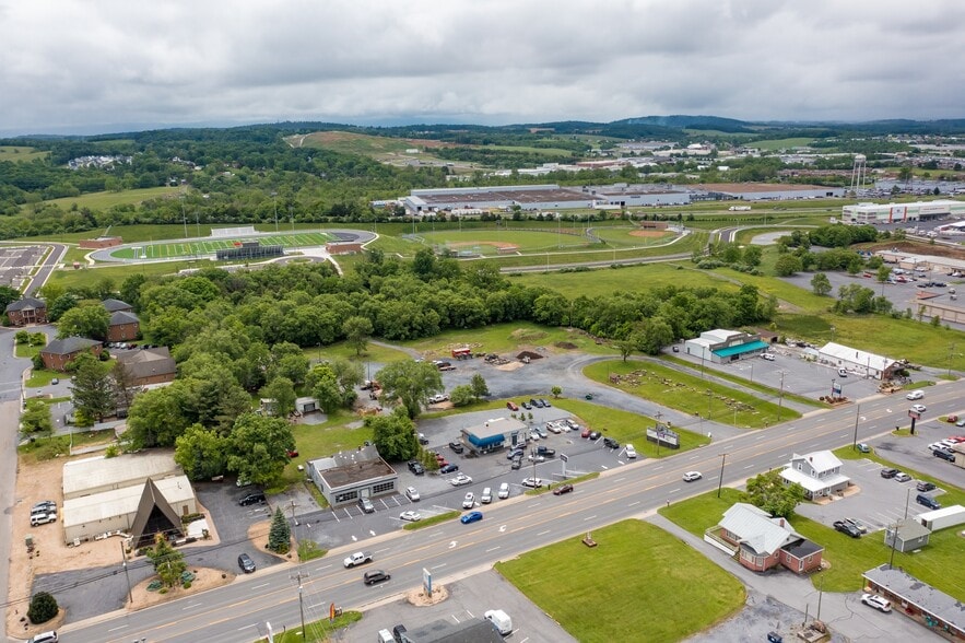 Harrisonburg Auto Outlet Assemblage portfolio of 2 properties for sale on LoopNet.ca - Building Photo - Image 2 of 11