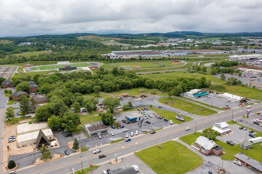Harrisonburg Auto Outlet Assemblage portefeuille de 2 propriétés à vendre sur LoopNet.ca - Photo du bâtiment - Image 2 de 11