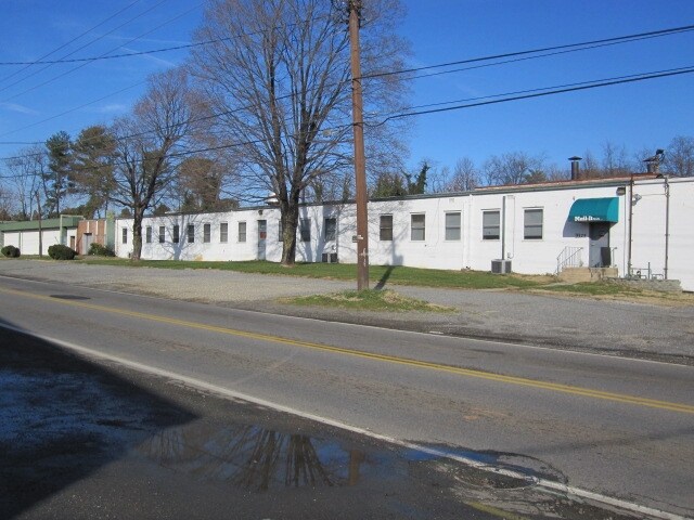 3125 Salem Tpke NW, Roanoke, VA à louer - Photo du bâtiment - Image 2 de 8