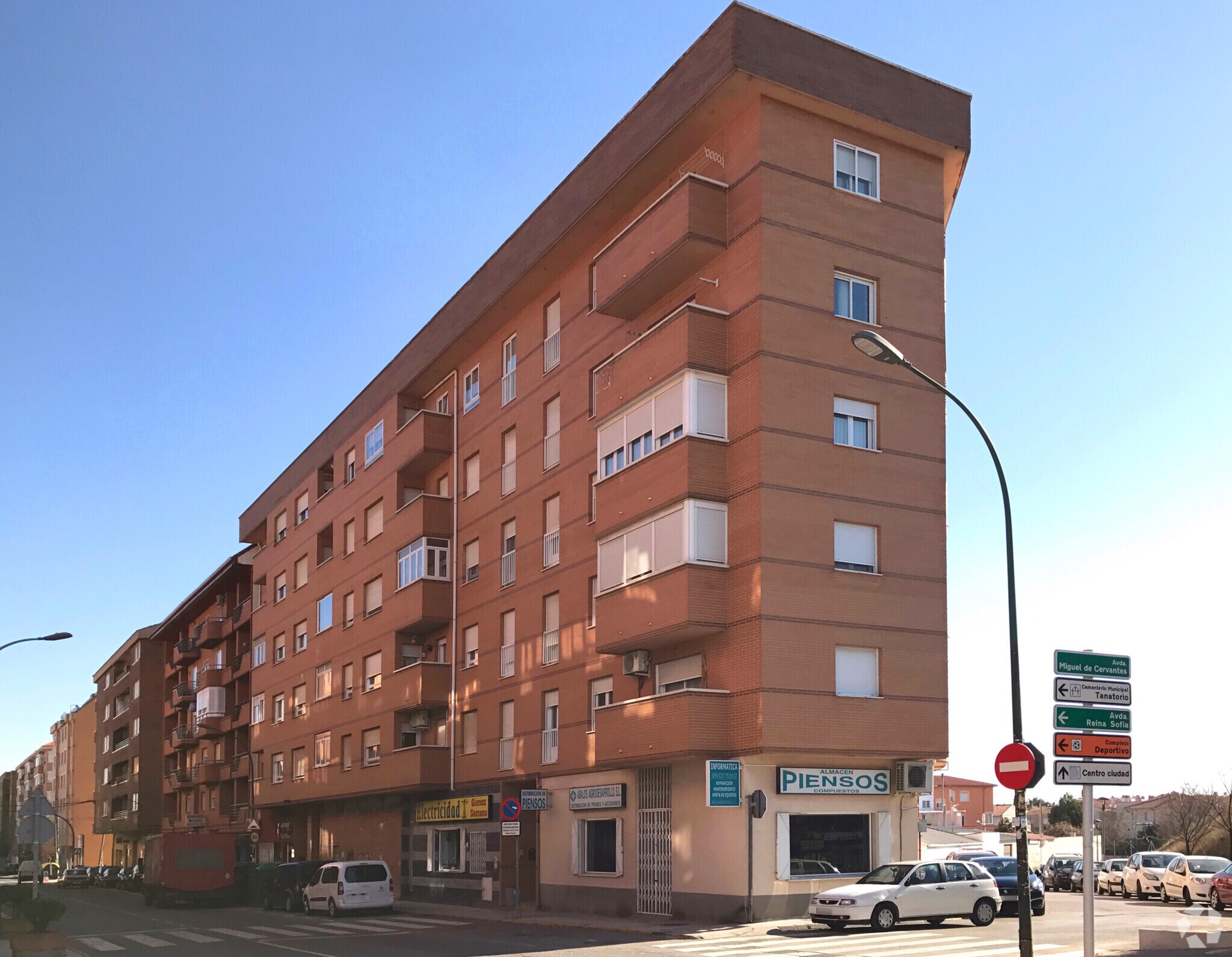 Avenida Miguel de Cervantes, 97, Tarancón, Cuenca à louer Photo du bâtiment- Image 1 de 3
