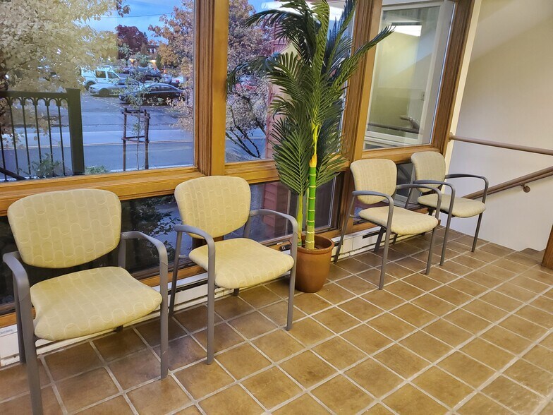 258 E 10th Ave, Eugene, OR à louer - Photo intérieure - Image 3 de 24