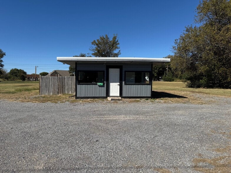 313 Blake Dr, Wagoner, OK à vendre - Photo du bâtiment - Image 2 de 8