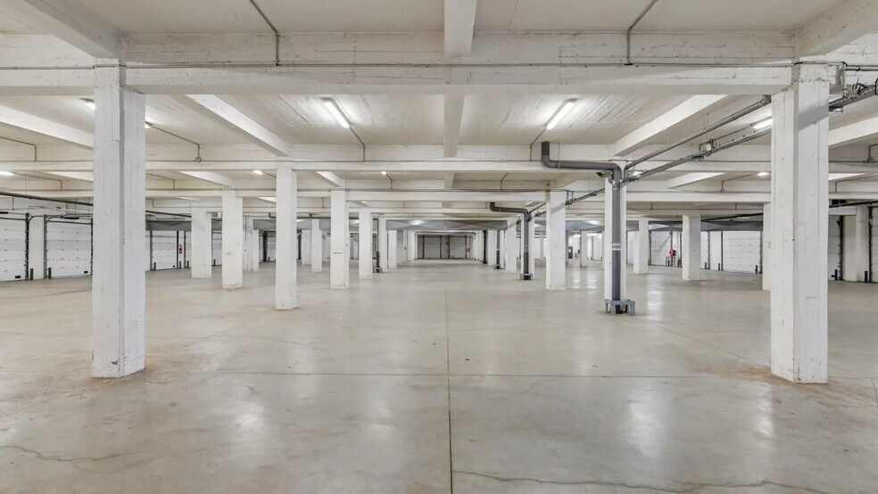 Industriel dans Saint-Denis à louer - Photo du bâtiment - Image 3 de 9