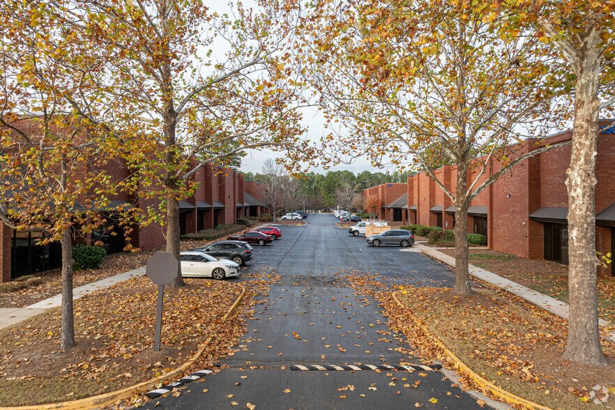 150 Hembree Park Dr, Roswell, GA à louer - Photo du bâtiment - Image 3 de 32