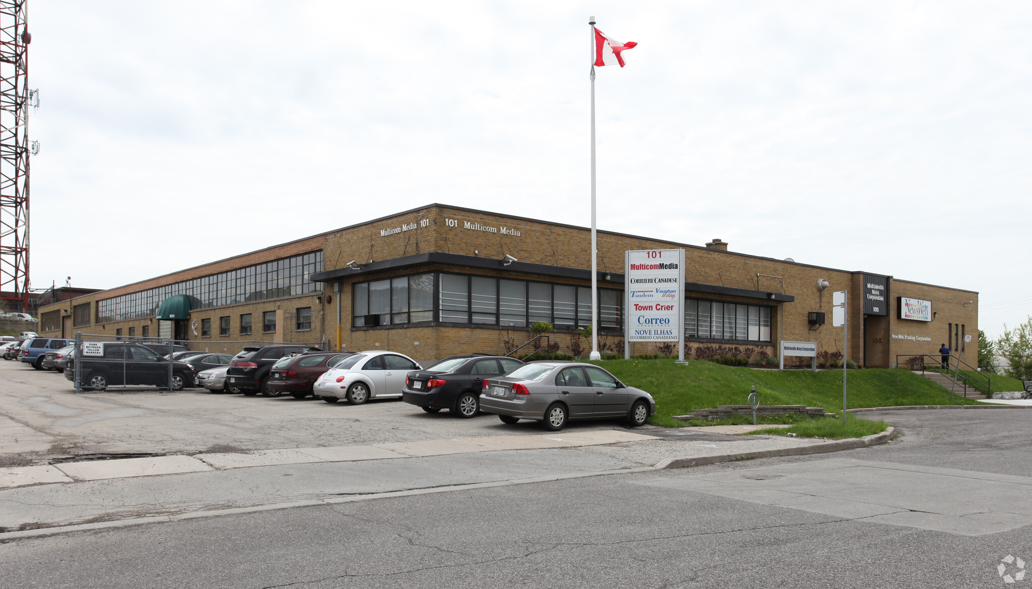 105 Wingold Ave, Toronto, ON for lease Primary Photo- Image 1 of 4