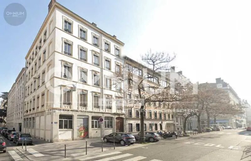 Office in Lyon for sale - Building Photo - Image 1 of 5