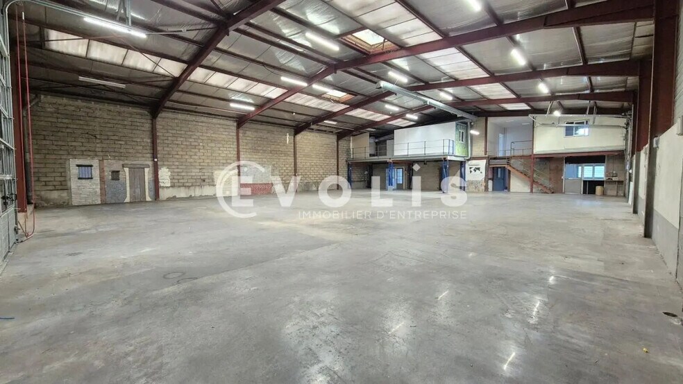 Flex in Saint-Soupplets for lease - Interior Photo - Image 1 of 15