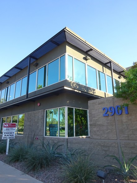 2901 E Camelback Rd, Phoenix, AZ for lease - Building Photo - Image 3 of 7