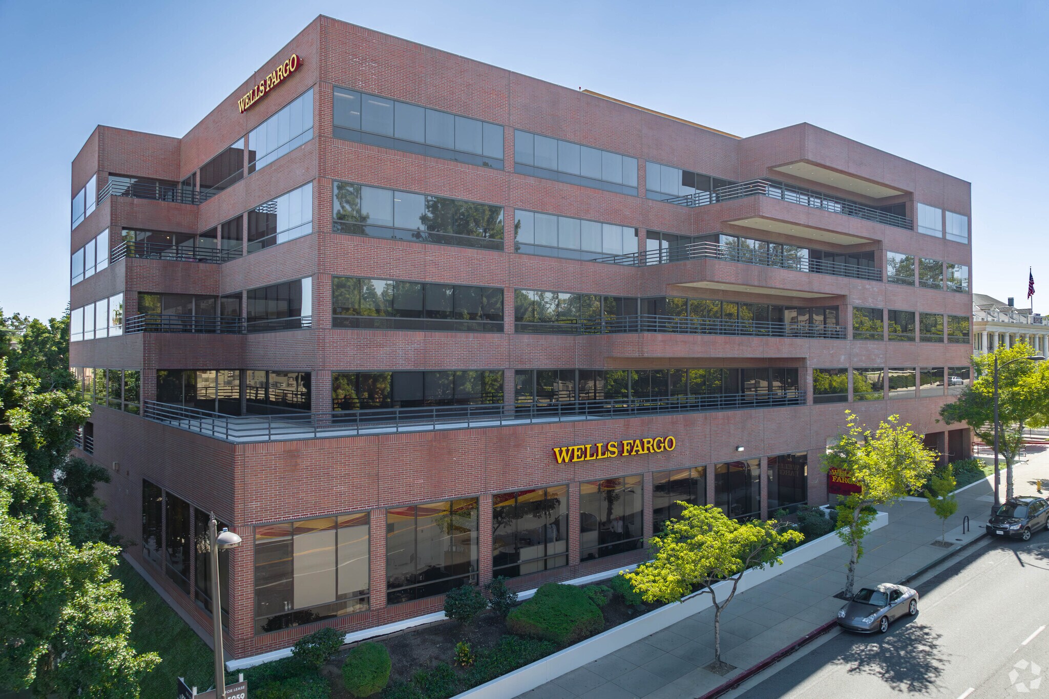 350 W Colorado Blvd, Pasadena, CA for lease Building Photo- Image 1 of 17