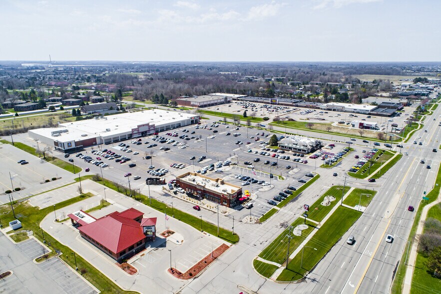 5421-5451 W Saginaw Hwy, Lansing, MI à louer - Aérien - Image 2 de 5