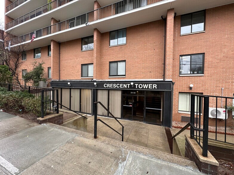 23-22 30th Rd, Astoria, NY for lease - Building Photo - Image 1 of 9