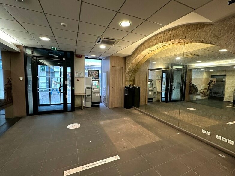Retail in Strasbourg for lease - Lobby - Image 2 of 13