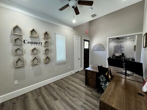 12243 Queenston Blvd, Houston, TX for lease Interior Photo- Image 1 of 13
