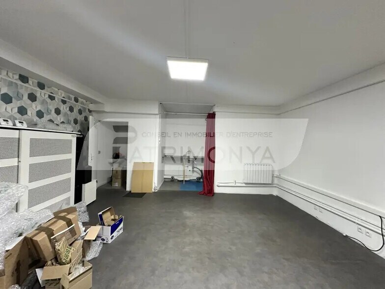 Retail in Aubagne for lease - Interior Photo - Image 3 of 3