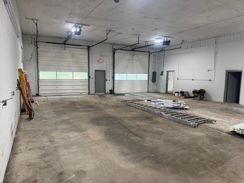 5 McGovern Blvd, Crescent, PA for lease - Interior Photo - Image 3 of 4