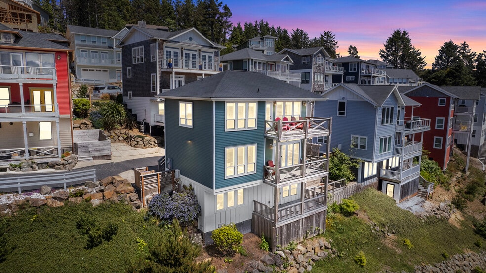 2539 SW Coral Loop, Lincoln City, OR for sale - Building Photo - Image 3 of 41