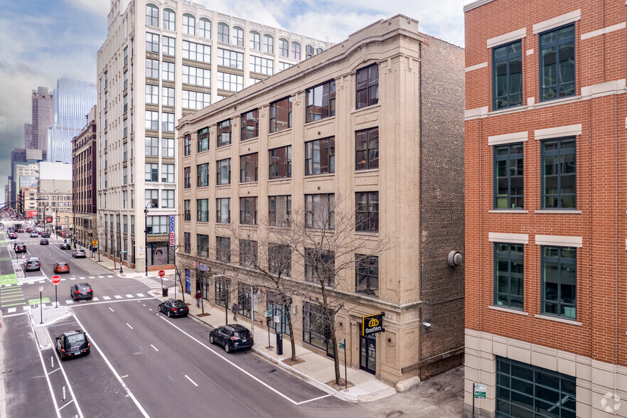 901 W Jackson Blvd, Chicago, IL for lease - Building Photo - Image 2 of 13