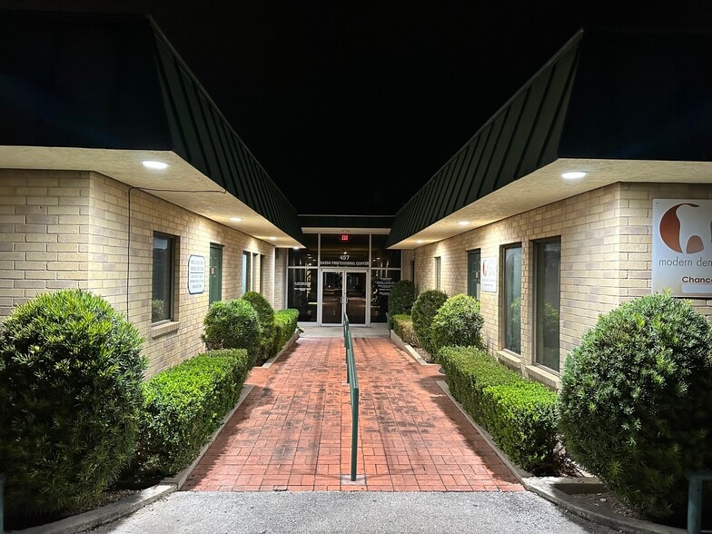 457 Landa St, New Braunfels, TX for lease - Building Photo - Image 1 of 4