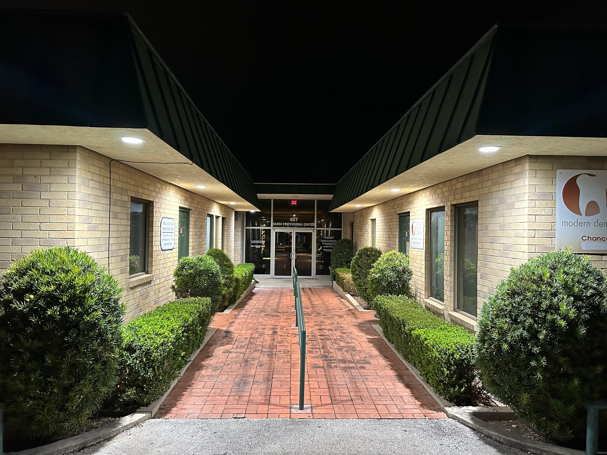 457 Landa St, New Braunfels, TX for lease Building Photo- Image 1 of 5