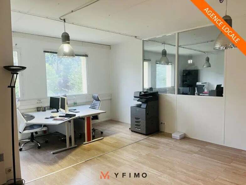 Office in Orgeval for lease - Building Photo - Image 1 of 9