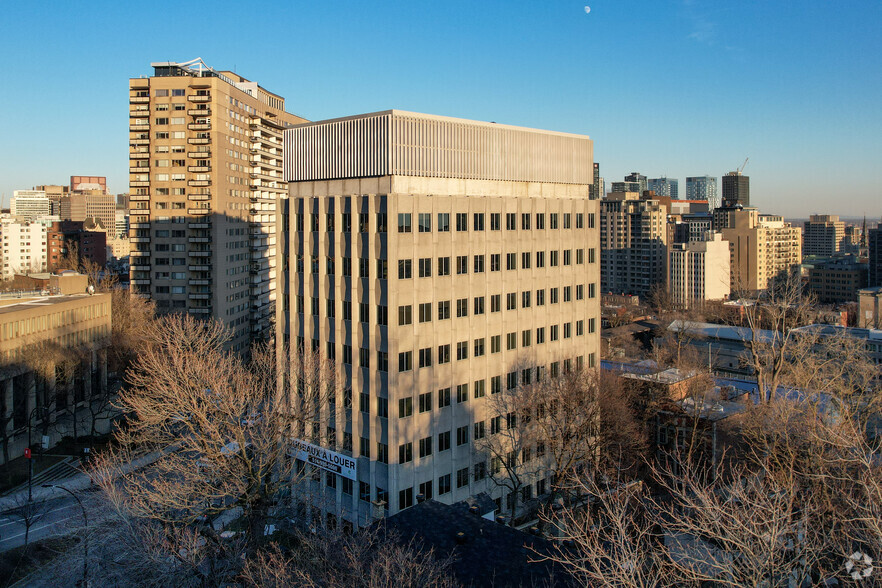 3550 Ch De La Côte-Des-Neiges, Montréal, QC à louer - Photo du bâtiment - Image 3 de 5