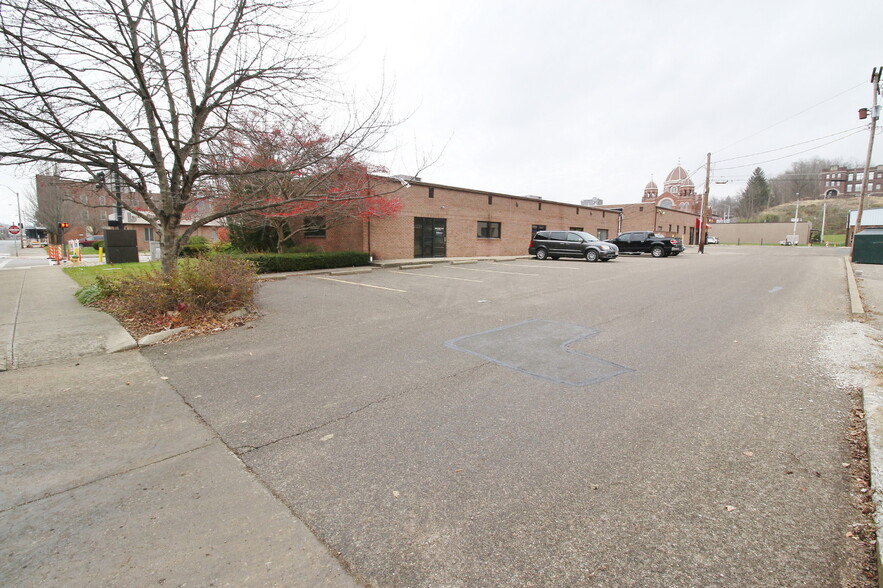 702-716 Main St, Zanesville, OH à vendre - Photo du bâtiment - Image 1 de 1