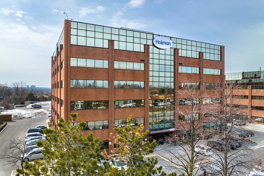 1270 Central Pky, Mississauga, ON à louer - Photo du bâtiment - Image 3 de 6