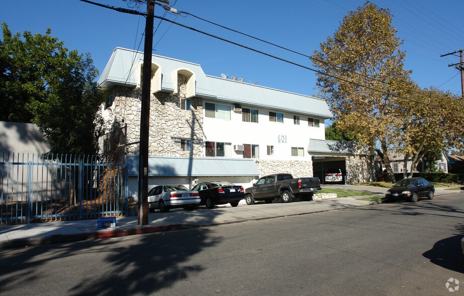 601 E Acacia Ave, Glendale, CA for sale - Building Photo - Image 2 of 23