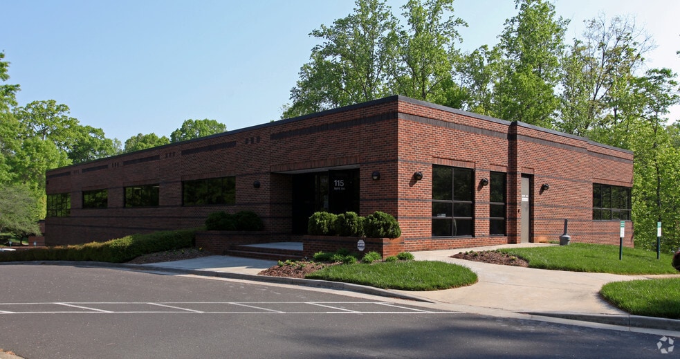 115 Mackenan Dr, Cary, NC for lease - Primary Photo - Image 2 of 5