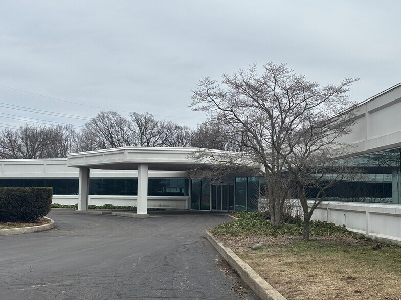 2500 Niles Rd, Saint Joseph, MI for lease - Building Photo - Image 1 of 21