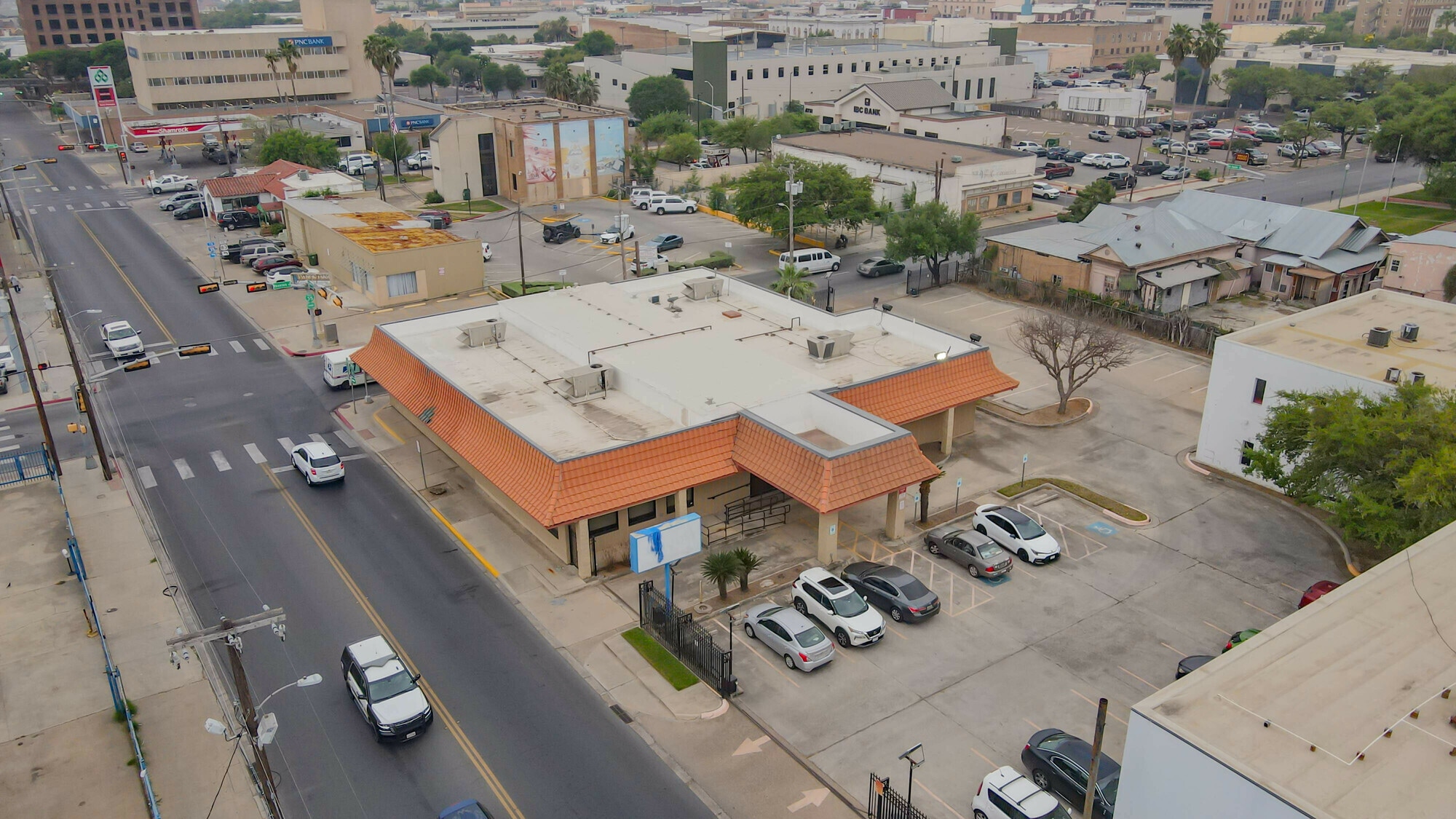 916 Houston St, Laredo, TX for lease Building Photo- Image 1 of 8